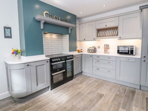 Dishwasher, high chair - LLYS ALAW, woodburner, WiFi, near Abergele (Abergele)