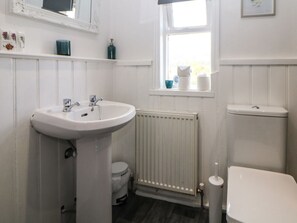 Shower - Churchside House, Matlock (Matlock)