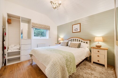 Ash Lodge, Pennington