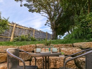 Outdoor dining - Charming The Cabin Retreat in Swanage (Swanage)