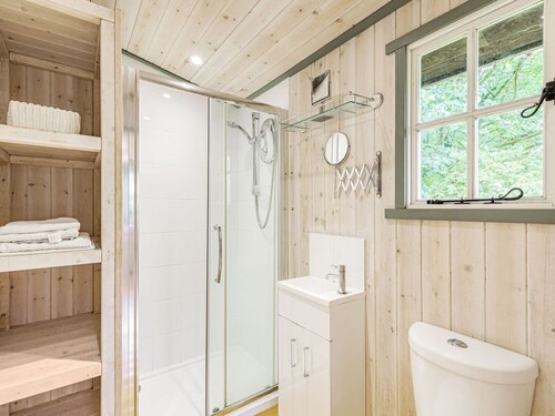 Lakeside Cabin, Sheldon