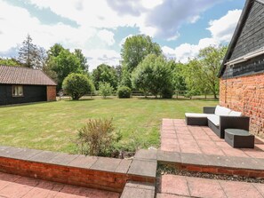 Terrace/patio - Lakeside Barn, Aylsham (North Walsham)