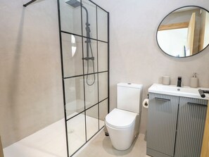 Shower - County Farm Barn, South Walsham (Norwich)