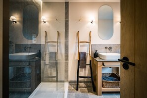 Shower - Ridge House, within Windermere (Windermere)