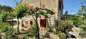 Exterior - Apartment 'Gîte Ventoux Blanc' with Mountain View, Private Pool and Wi-Fi (Méthamis)