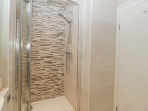 Shower - The Fountain Lodge in Parkend. (Lydney)