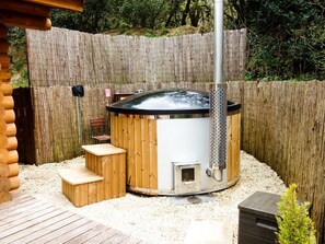 Tina de hidromasaje al aire libre