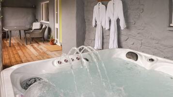 Bañera de hidromasaje interior