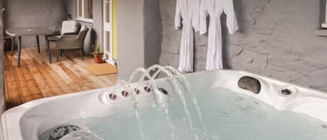Indoor spa tub