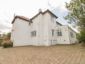 Exterior - Charming Apartment 3 in Whitby (Whitby)