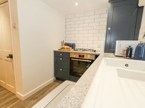 Private kitchen - Half Pint Cottage, Beaminster. (Beaminster)