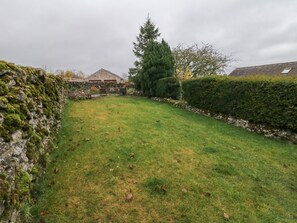 Property grounds - 3 Old Hall Cottages, Bakewell (Bakewell)