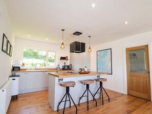 Dishwasher, high chair - The Lookout, Teangue (Isle of Skye)