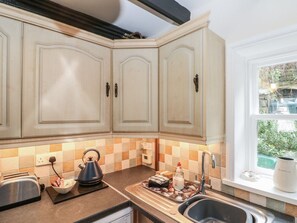 Private kitchen - Grimes Cottage, Staithes (Saltburn-by-the-Sea)