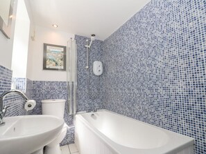 Shower - Grimes Cottage, Staithes (Saltburn-by-the-Sea)