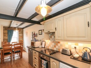 Private kitchen - Grimes Cottage, Staithes (Saltburn-by-the-Sea)