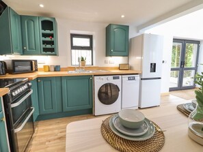 Dishwasher, high chair - Little Nook, Llandrillo (Corwen)