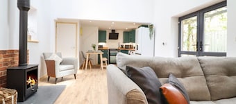 Little Nook, Llandrillo
