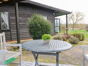 Outdoor dining - The Lodge at Wildersley Farm, Belper (Belper)