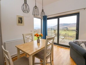 Dining - Dundarach, Aberfeldy (Aberfeldy)