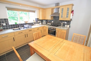 Dishwasher - Green Cottage, Borth-Y-Gest (Porthmadog)