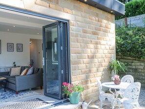Outdoor dining - Wood Head Lodge is in Belthorn (Blackburn)
