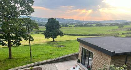 Wood Head Lodge is in Belthorn