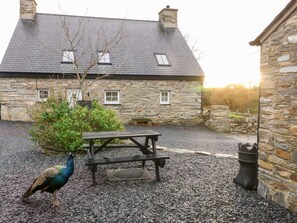 Outdoor dining - Garth Morthin The Barn, Porthmadog (Porthmadog)
