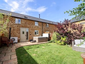 Terrace/patio - Charming Cow Byre Retreat (Chipping Norton)