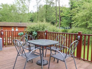 Outdoor dining - Charming 10 Thirlmere Retreat (Windermere)
