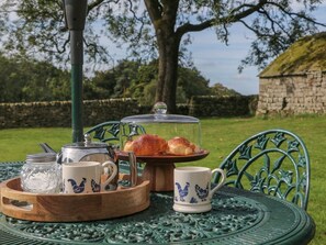 Outdoor dining - Stoney Cliffe Farm, near Leek. (Leek)