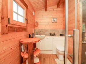 Shower - Ballinorig Lodge, Cleator Moor (Cleator Moor)
