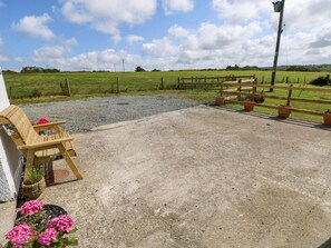 Terrace/patio - Coach House Cottage, Broad Haven (Haverfordwest)
