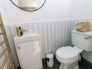 Shower - Coach House Cottage, Broad Haven (Haverfordwest)