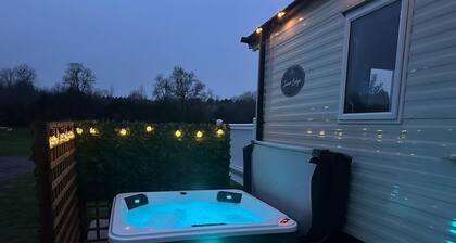 Swan Lake Lodges 2 Swannington