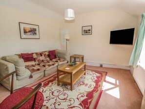 Living area - The Cottage: Idyllic Views Await (Llangollen)