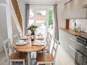 Dining - Ty Gilbert, Benllech (Tyn-y-Gongl)