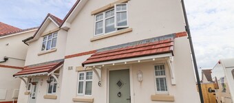 6 Cwrt Griffiths in Prestatyn.