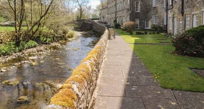 2 RIVERSIDE WALK, WiFi, off-road parking, Airton