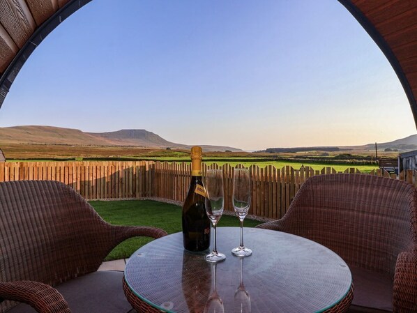 تناول الطعام بالخارج