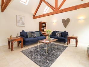 Living area - The Granary at Lane End Farm, Broadway (Evesham)