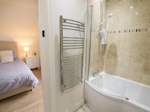 Shower - The Granary at Lane End Farm, Broadway (Evesham)