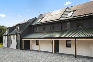 A building with multiple rooms, a gravel driveway, and a metal roof. - 26 Strathtay Lodges, Aberfeldy (Aberfeldy)