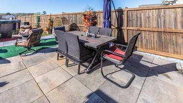 House, Garden View | Outdoor dining