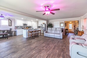 House, Garden View | Living area - Hideaway Getaway (Statham)