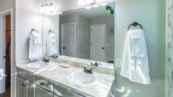 House, Garden View | Bathroom