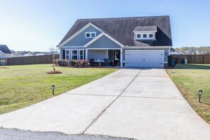 Exterior - Hideaway Getaway (Statham)