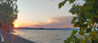 Central apartment a stone's throw from the lake "La Vattutella" Marta