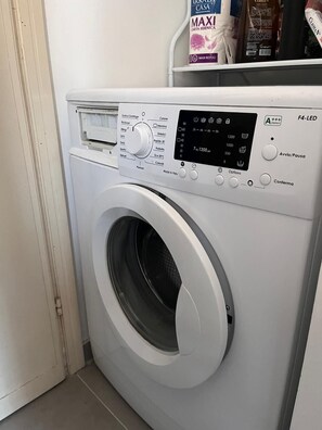 Interior - Central apartment a stone's throw from the lake "La Vattutella" Marta (Marta)