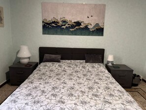 Room - Central apartment a stone's throw from the lake "La Vattutella" Marta (Marta)